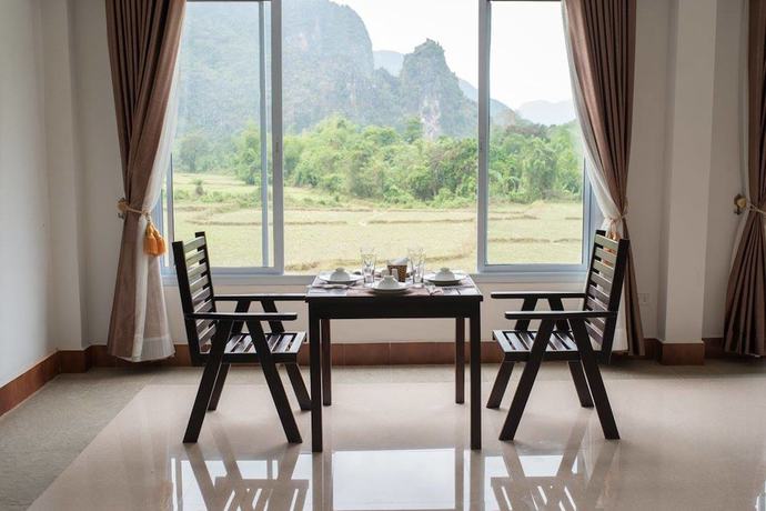 Imagen del bar/restaurante del Hotel Savanh Sunset View Resort, Vang Vieng. Foto 6