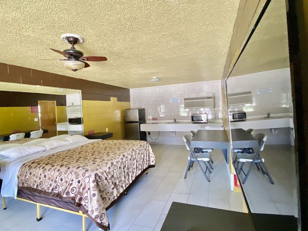 Imagen de la habitación del Hotel Savannah Inn and Suites. Foto 4