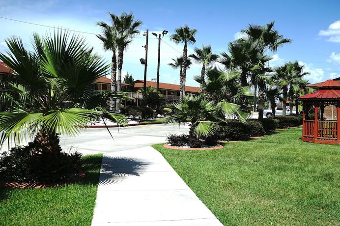 Imagen de los exteriores del Hotel Savannah Inn and Suites. Foto 12
