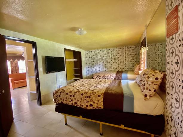 Imagen de la habitación del Hotel Savannah Inn and Suites. Foto 9