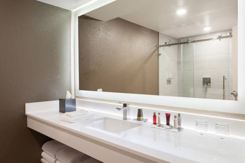 Imagen de la habitación del Hotel Savannah Marriott Riverfront. Foto 11