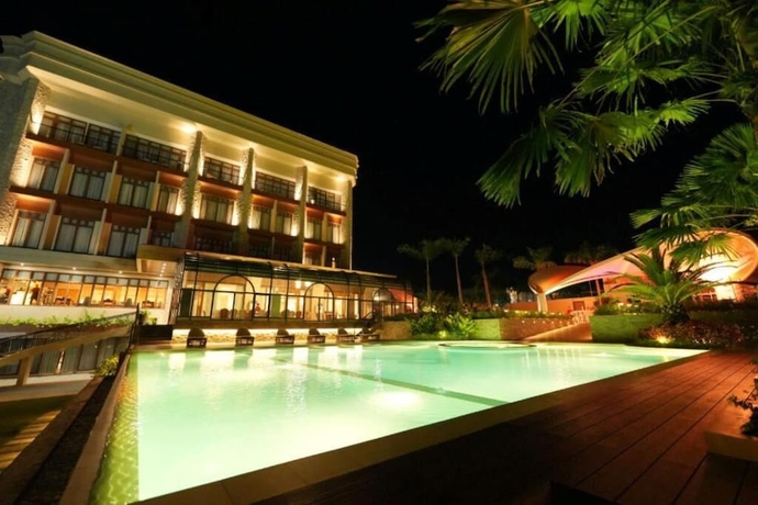 Imagen de la piscina del Hotel Savano. Foto 14