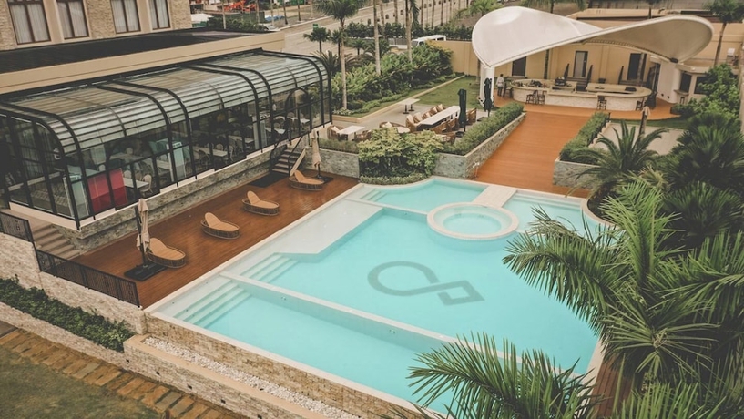 Imagen de la piscina del Hotel Savano. Foto 15
