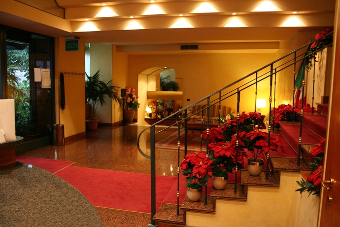 Imagen de los interiores del Hotel Savant. Foto 7