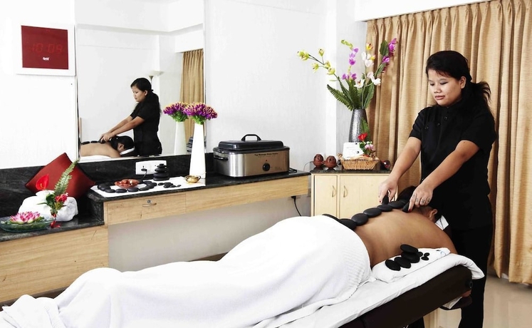 Imagen de la piscina del Hotel Savera, Chennai. Foto 19