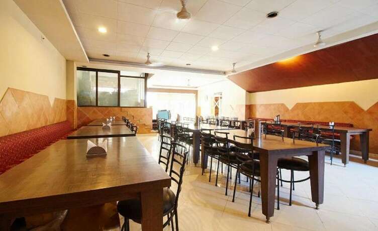 Imagen del bar/restaurante del Hotel Savera, Udaipur. Foto 14