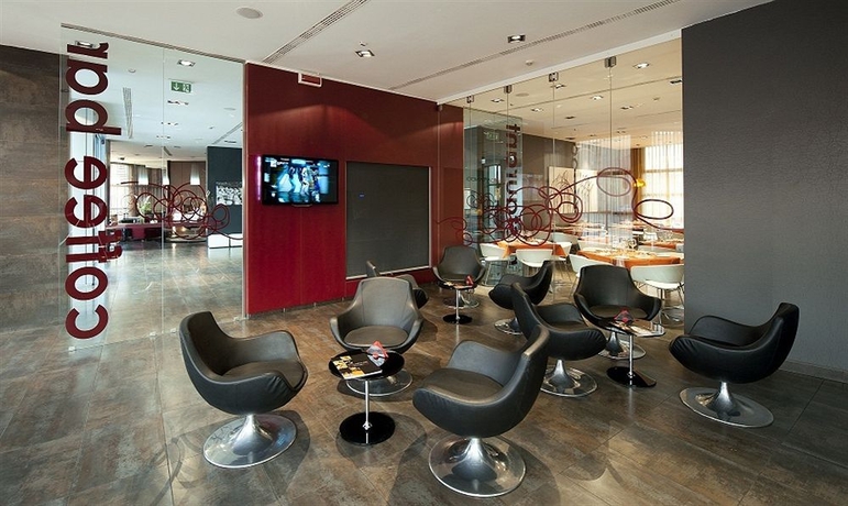 Imagen de los interiores del Hotel Savhotel. Foto 12