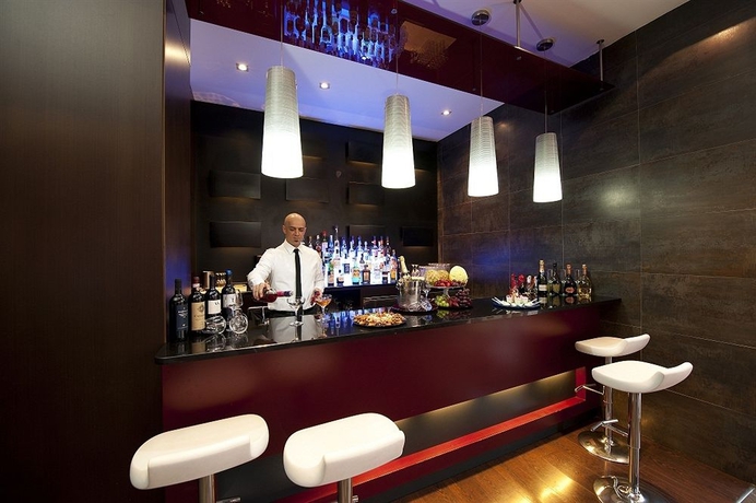 Imagen del bar/restaurante del Hotel Savhotel. Foto 2