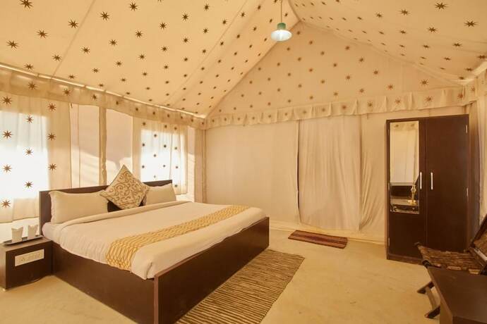 Imagen de la habitación del Hotel Savi Camps. Foto 20