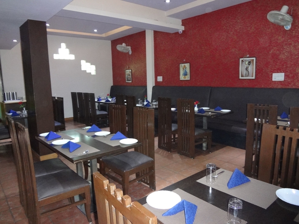 Imagen del bar/restaurante del Hotel Savi Regency. Foto 5