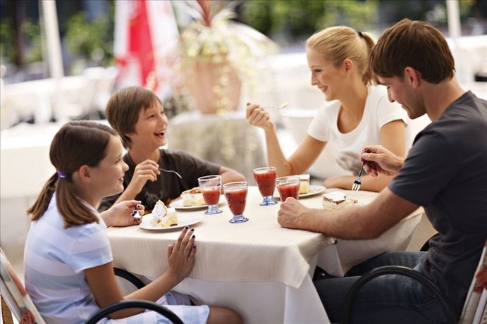Imagen del bar/restaurante del Hotel Savica Garni. Foto 2
