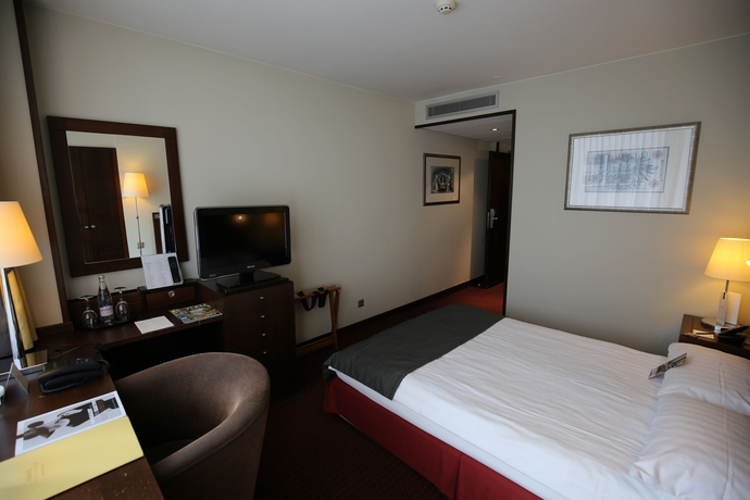 Imagen de la habitación del Hotel Savigny Frankfurt City. Foto 10