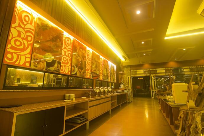 Imagen del bar/restaurante del Hotel Savita Garden Inn. Foto 16