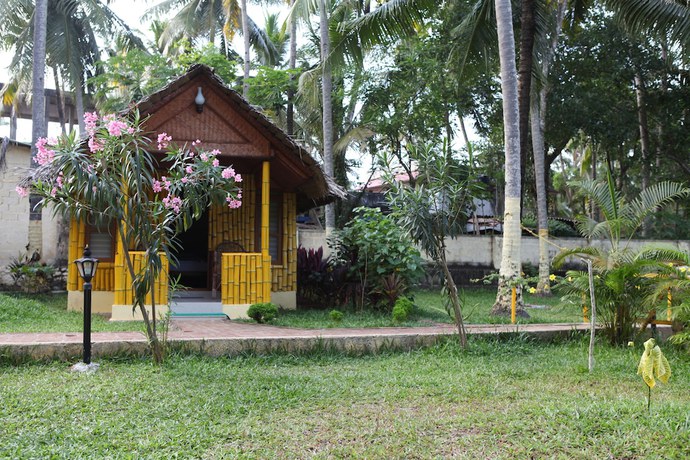 Imagen de los exteriores del Hotel Savithri Inn. Foto 13