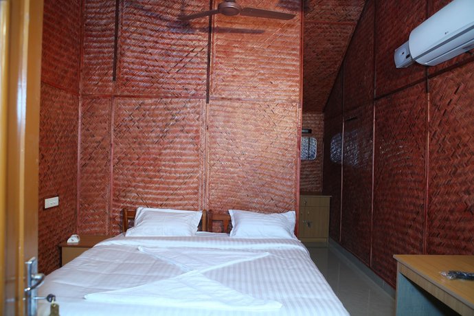 Imagen de la habitación del Hotel Savithri Inn. Foto 6
