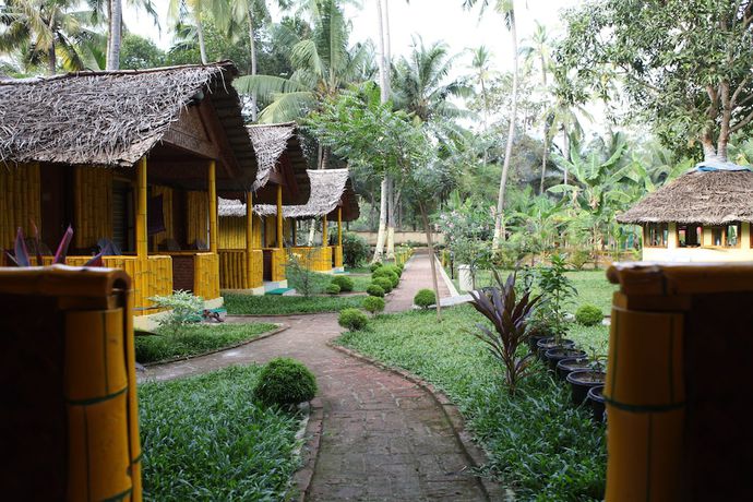 Imagen de los exteriores del Hotel Savithri Inn. Foto 17