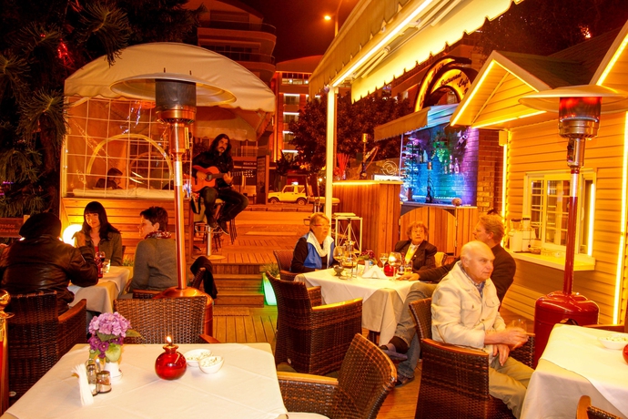 Imagen del bar/restaurante del Hotel Savk. Foto 6