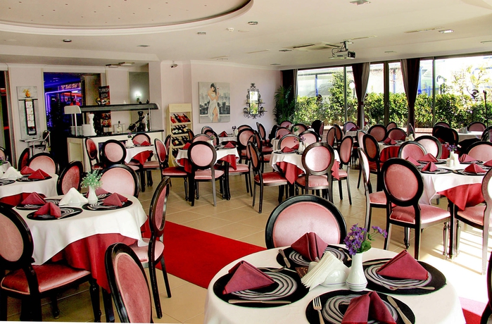 Imagen del bar/restaurante del Hotel Savk. Foto 8