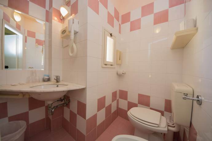 Imagen de la habitación del Hotel Savoia, Calvisio. Foto 16