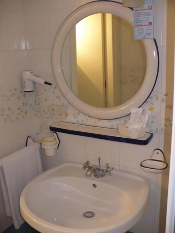 Imagen de la habitación del Hotel Savoia, Corricella. Foto 15