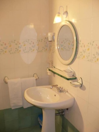 Imagen de la habitación del Hotel Savoia, Corricella. Foto 19