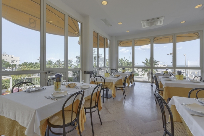 Imagen del bar/restaurante del Hotel Savoia, Misano Adriatico. Foto 4