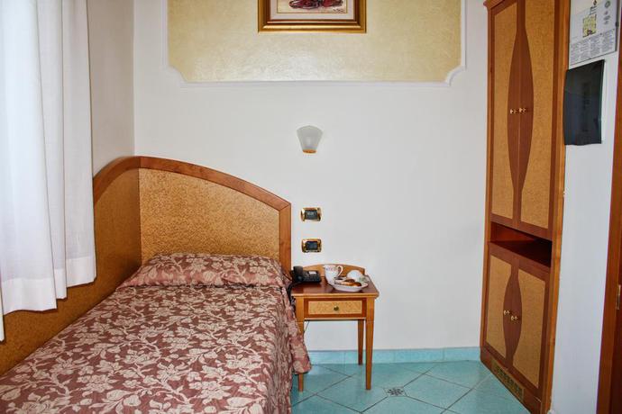 Imagen de la habitación del Hotel Savoia, Sorrento. Foto 18