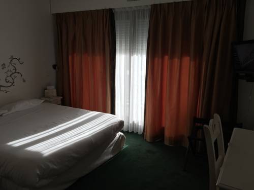 Imagen de la habitación del Hotel Savoie. Foto 7