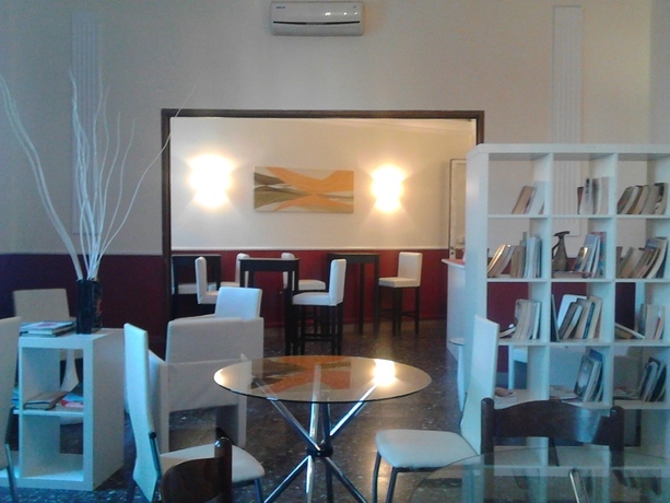 Imagen de los interiores del Hotel Savonarola. Foto 13