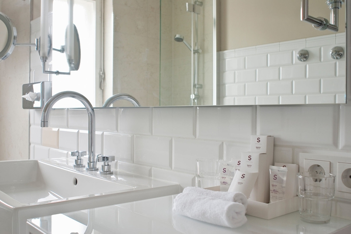 Imagen de la habitación del Hotel Savoy Berlin. Foto 10