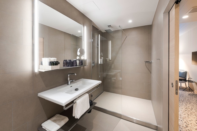 Imagen de la habitación del Hotel Savoy Bern. Foto 15