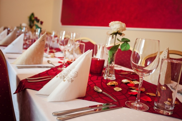 Imagen del bar/restaurante del Hotel Savoy, Ceske Budejovice. Foto 2