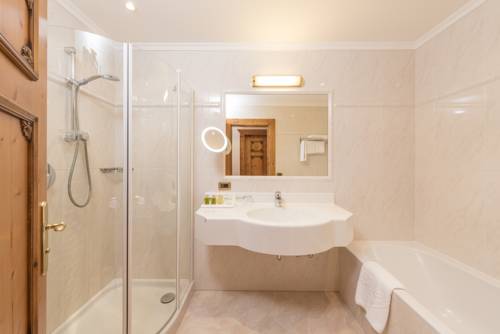 Imagen de la habitación del Hotel Savoy Dolomites Luxury & Spa. Foto 10