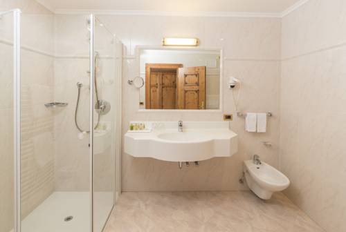 Imagen de la habitación del Hotel Savoy Dolomites Luxury & Spa. Foto 11