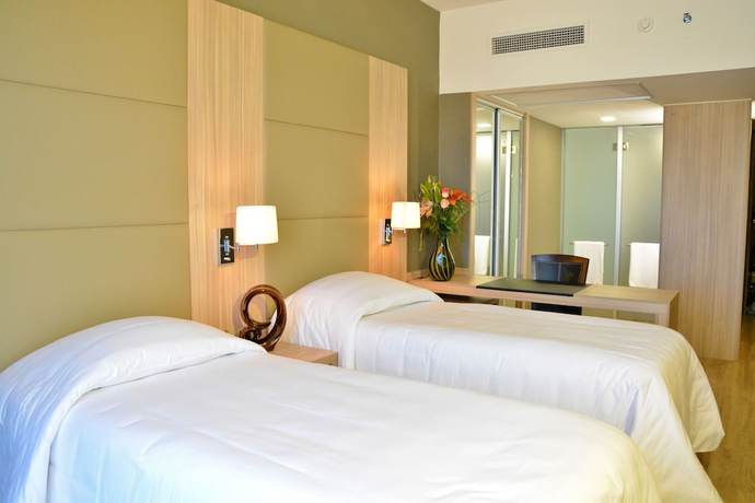 Imagen de la habitación del Hotel Savoy Encarnaci&oacute;n. Foto 7