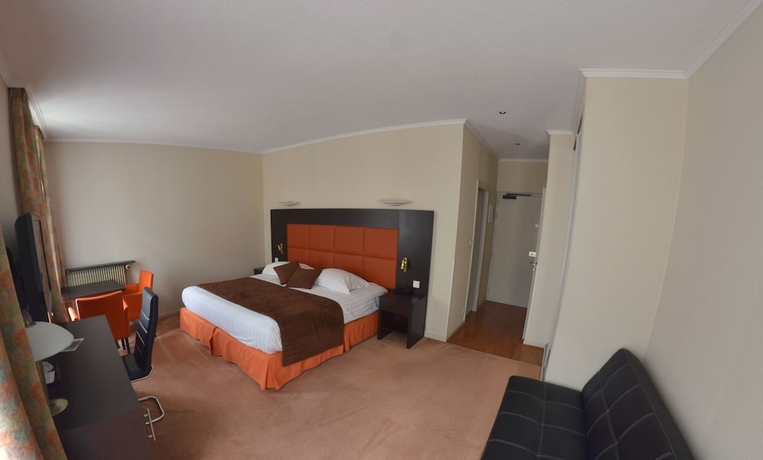 Imagen de la habitación del Hotel Savoy Evian. Foto 3