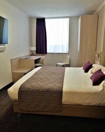 Imagen de la habitación del Hotel Savoy Evian. Foto 10