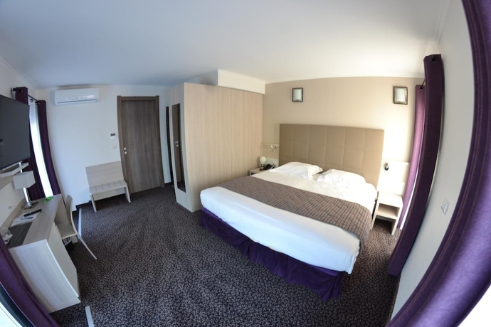 Imagen de la habitación del Hotel Savoy Evian. Foto 11
