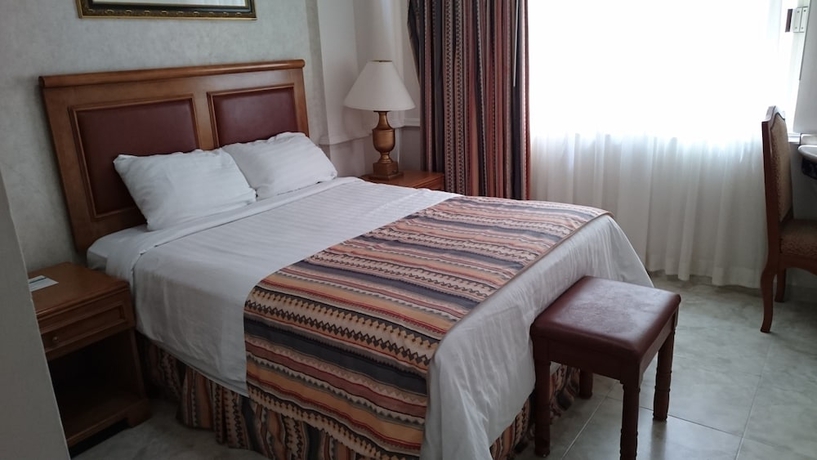 Imagen de la habitación del Hotel Savoy Express. Foto 2