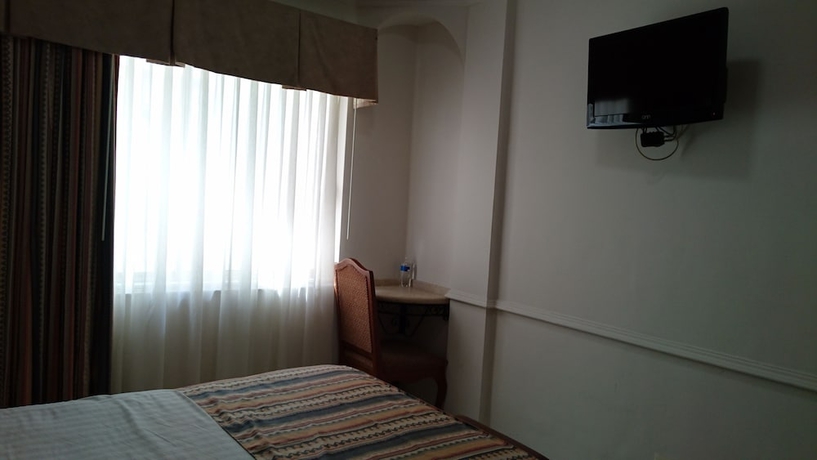 Imagen de la habitación del Hotel Savoy Express. Foto 3