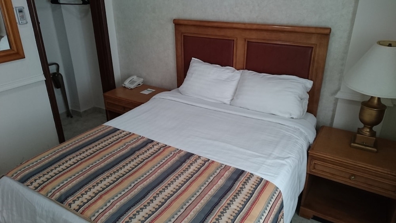 Imagen de la habitación del Hotel Savoy Express. Foto 4