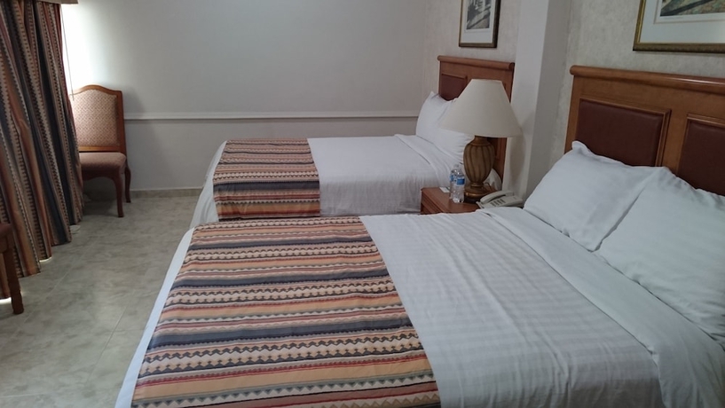 Imagen de la habitación del Hotel Savoy Express. Foto 6