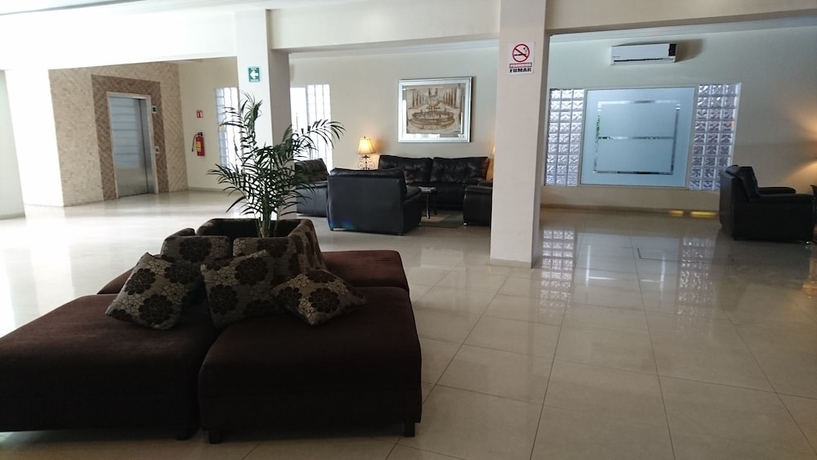 Imagen de los interiores del Hotel Savoy Express. Foto 14