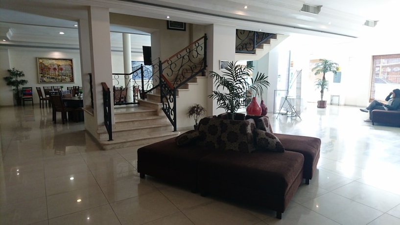 Imagen de los interiores del Hotel Savoy Express. Foto 17