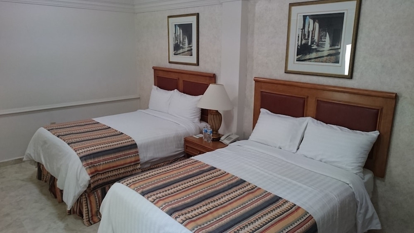 Imagen de la habitación del Hotel Savoy Express. Foto 9