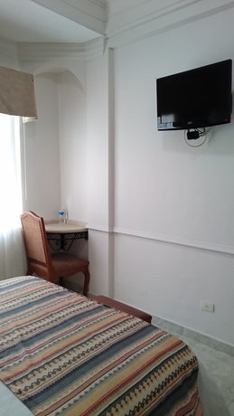 Imagen de la habitación del Hotel Savoy Express. Foto 12