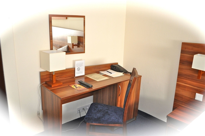 Imagen de la habitación del Hotel Savoy Frankfurt. Foto 8