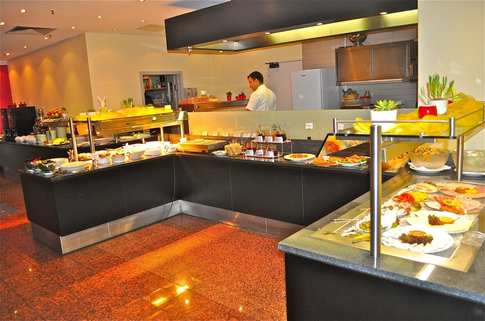 Imagen del bar/restaurante del Hotel Savoy Frankfurt. Foto 4