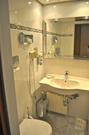 Imagen de la habitación del Hotel Savoy Frankfurt. Foto 10