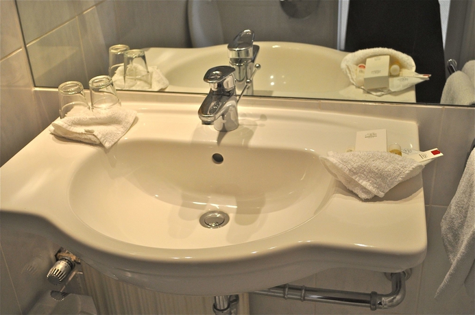 Imagen de la habitación del Hotel Savoy Frankfurt. Foto 13